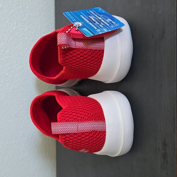 NWT Skechers Red Go Walk Slip On Shoes Size 7.5 - Picture 3 of 9